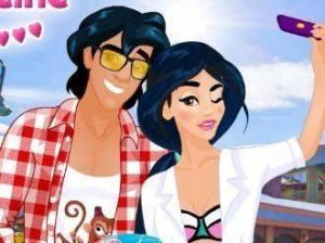 Couple Travel Selfie Dress Up Game