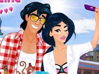 Couple Travel Selfie Dress Up Game